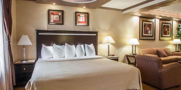 Top Luxury Hotels in Aurora, IL